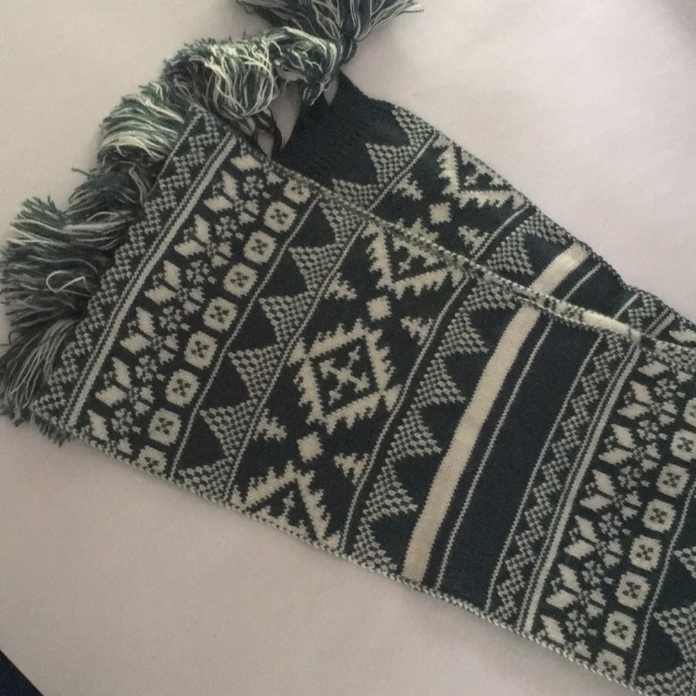 Scarf - Picture 2 of 4